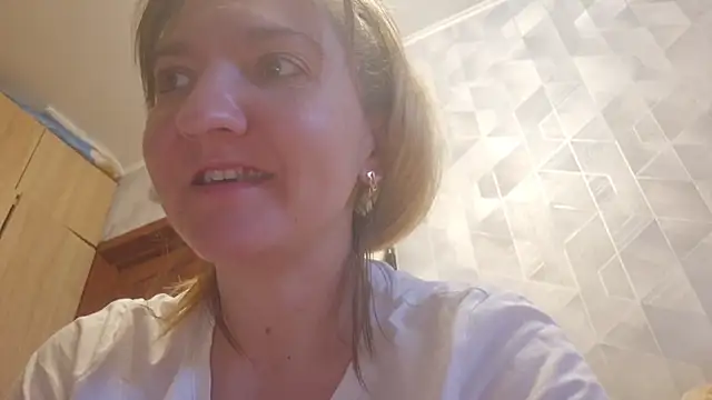 EstrellaWalters online show from May 28, 11:08 am