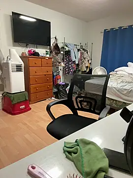 Hotslut187 online show from February 6, 3:32 am