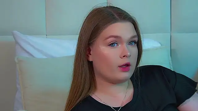 CrystalLyons online show from March 3, 6:36 pm