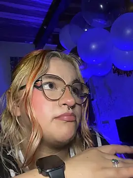 SophiaWeestt99 online show from March 12, 6:49 am