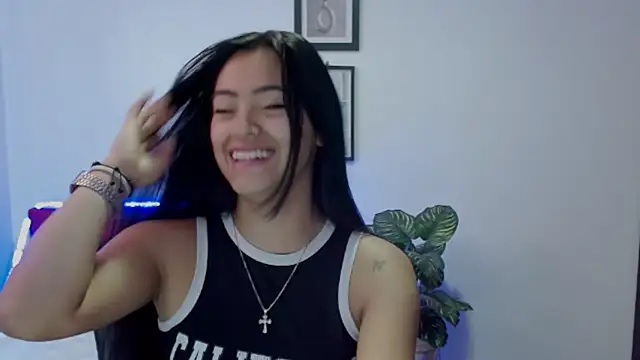 NatalyEscobar lx online show from April 7, 1:46 pm