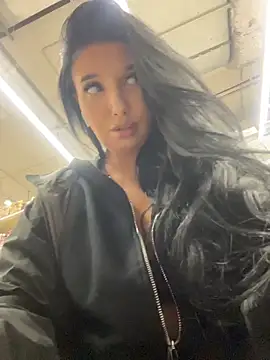 Tisha Busty online show from April 14, 2:50 pm