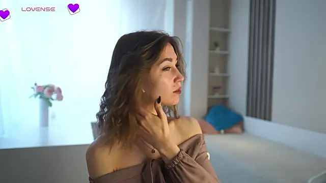 RennieLewis online show from September 19, 4:22 am