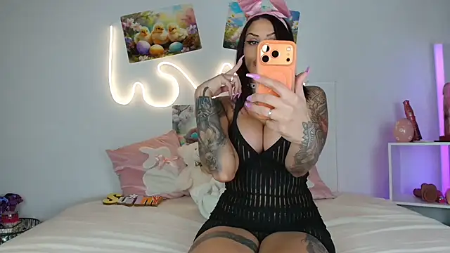 JuliaVegaOff online show from April 6, 8:21 pm