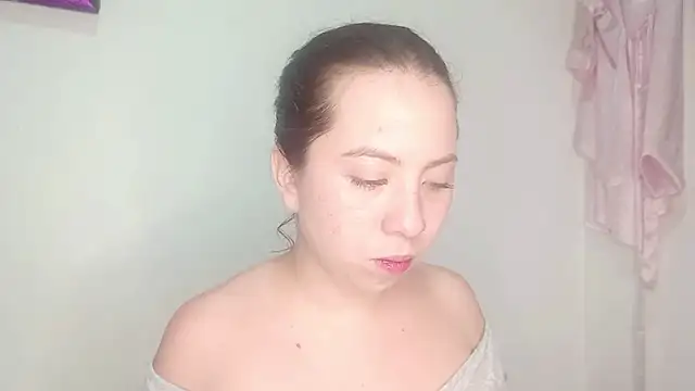 PetiteIvoryQueen19 online show from May 12, 4:32 am