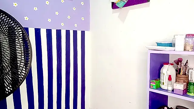 PetiteIvoryQueen19 online show from May 27, 5:26 am