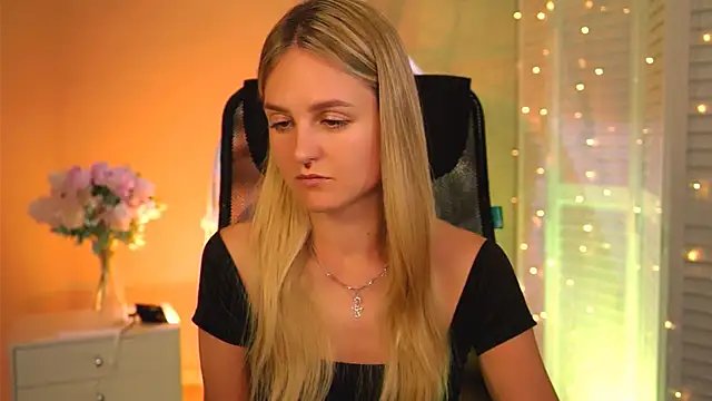 DeboraLarson online show from March 28, 8:36 am