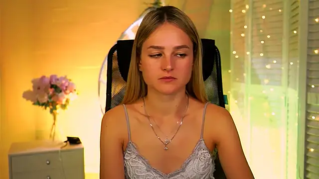 DeboraLarson online show from April 11, 3:23 am