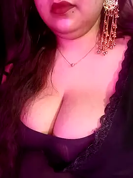 Suhanakhan00 online show from May 23, 7:56 pm