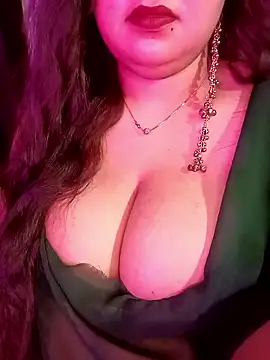 Suhanakhan00 online show from May 6, 9:57 am