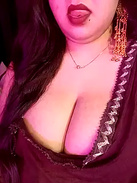 Suhanakhan00 online show from May 16, 10:36 am
