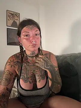 lizzardqueeen online show from June 21, 8:46 pm