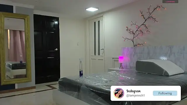 charolbruce 1 online show from April 16, 11:54 am