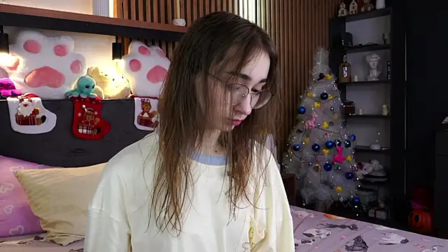 PollyBeev online show from December 4, 8:38 am