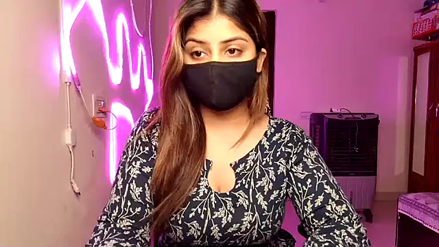 Hoty-Shivangi online show from April 4, 5:01 pm