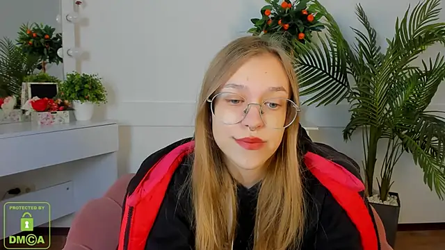 LayriantaVee online show from October 12, 6:38 am