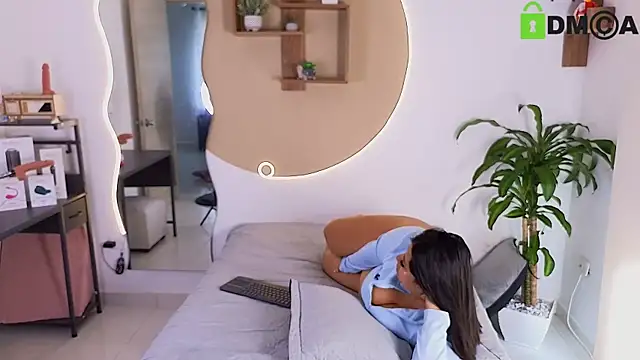 hot69temptation  online show from April 15, 4:18 pm