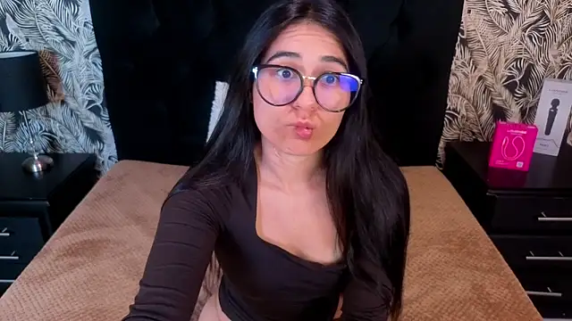 ChloeTurner  online show from March 18, 8:58 pm