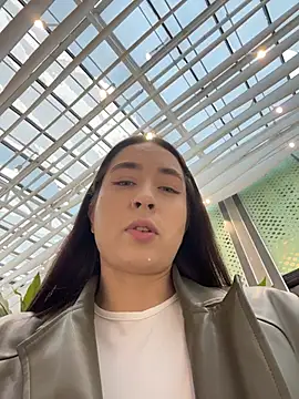 Holly Play online show from April 6, 11:55 am