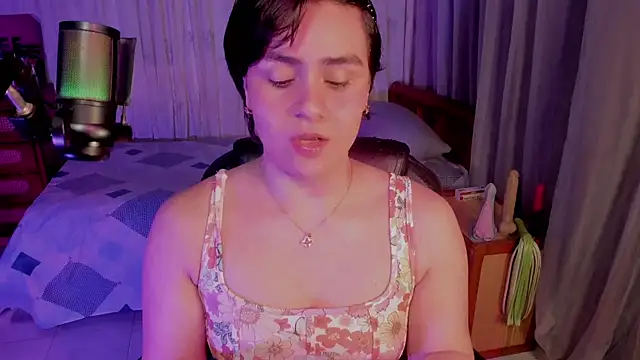 isabelacooperr online show from May 24, 5:06 am