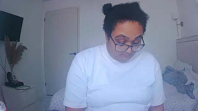 vanilla chocolate23 online show from March 17, 2:10 pm