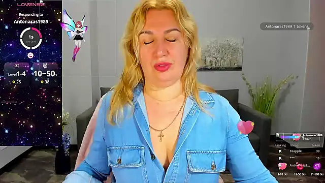 Lili Crossi online show from November 21, 7:10 am