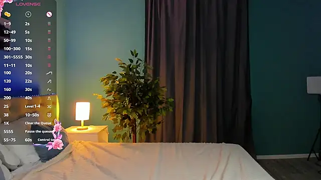 Linablueeyed online show from March 15, 9:22 am