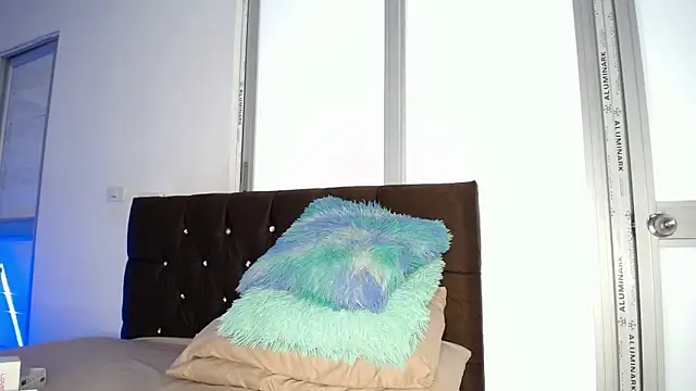 Sweet hot mia online show from April 5, 2:16 pm