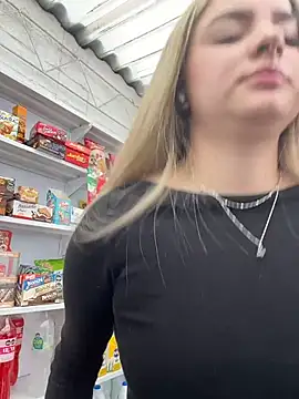 imlindapink online show from March 24, 2:33 pm