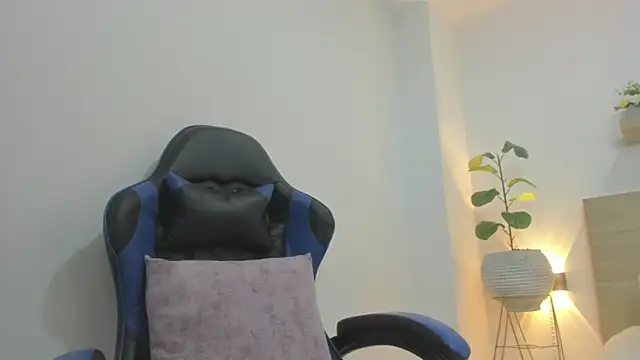 evelin leroy online show from March 31, 2:28 pm