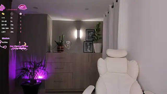 Niicoleta online show from April 10, 6:30 am