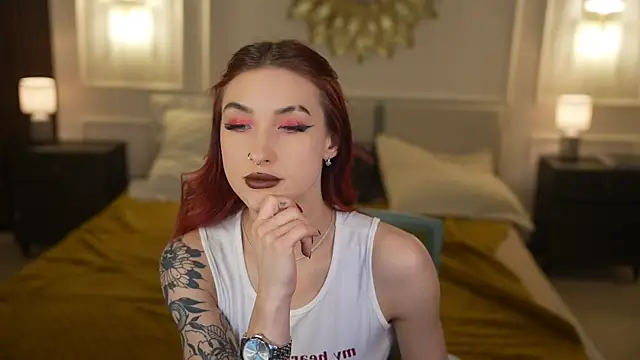 Magnetic Mia  online show from March 31, 10:43 pm