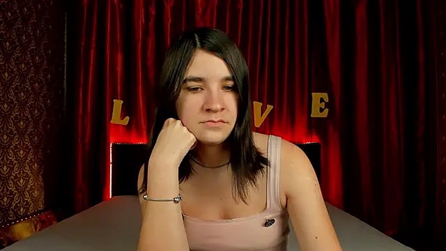  Polly Love  online show from March 3, 7:25 am