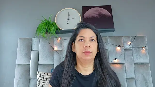 JaylaScott   online show from April 7, 11:45 am