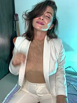 Liloo8923 online show from April 6, 2:11 am