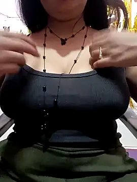 cute-mahek online show from April 4, 8:29 pm