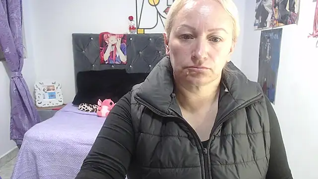 emperabigbootybigass online show from June 1, 12:18 pm