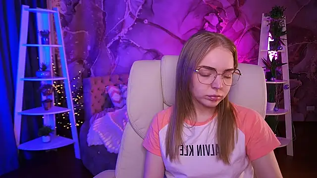 EmilySunshineS online show from March 18, 7:35 am