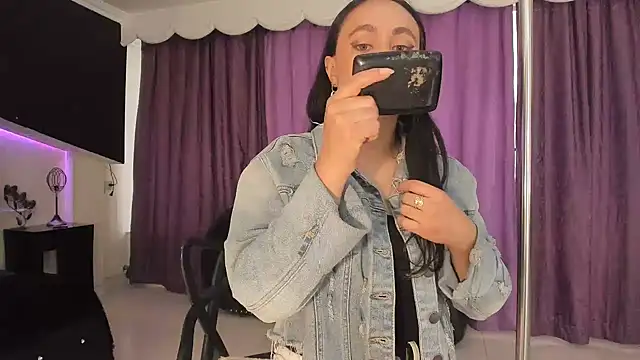 Coral Gibson online show from March 18, 12:54 pm