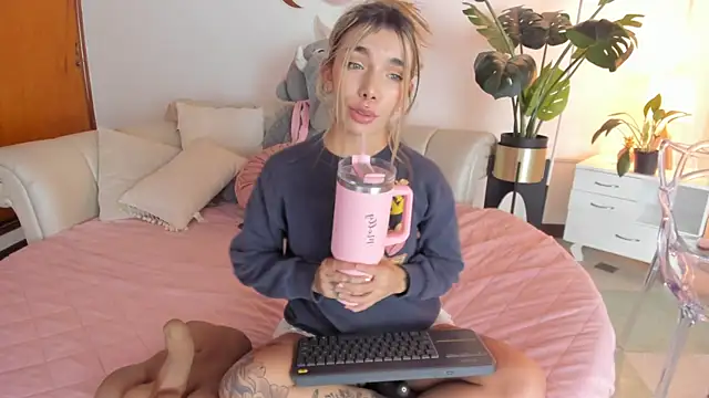 Mollymoon1 online show from February 12, 7:48 pm