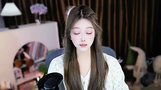 Arwyn-rr online show from March 18, 2:00 pm