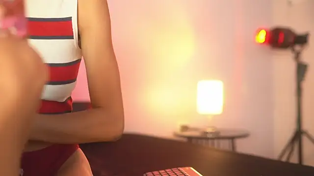 lupeebony online show from March 28, 7:46 pm