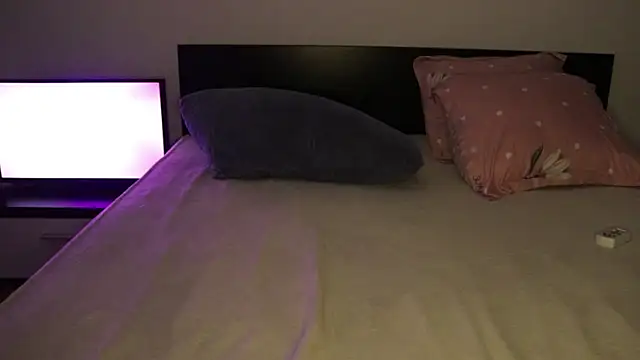 IvyKaelani online show from April 24, 11:35 am