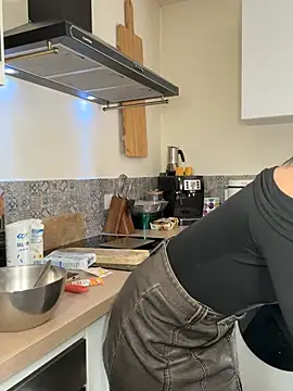 lola tentatiion online show from March 20, 8:30 am