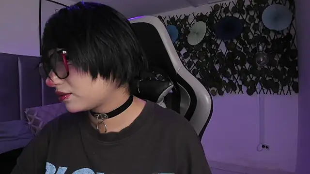 Kitty Gang online show from April 16, 1:17 am