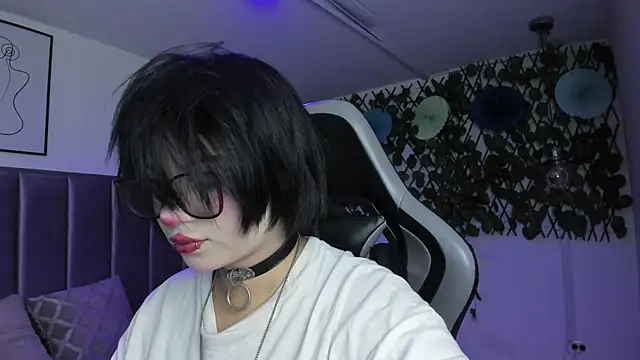 Kitty Gang online show from June 3, 1:18 am