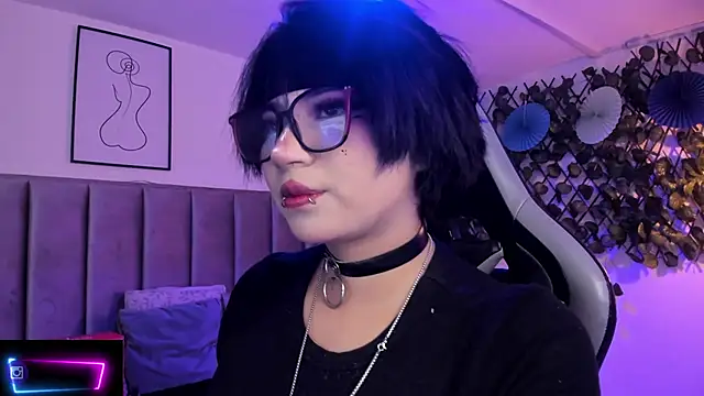 Kitty Gang online show from April 7, 1:40 am