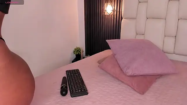 kristakinnky online show from May 27, 12:13 pm