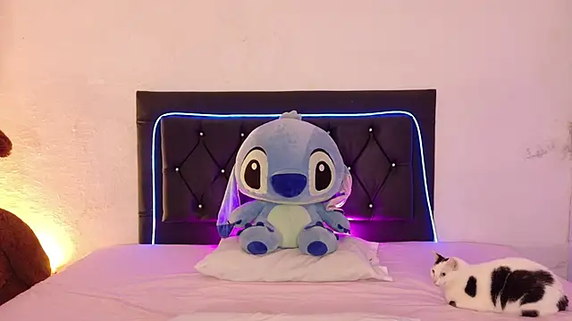 LeagueOfLovers online show from April 23, 11:06 am