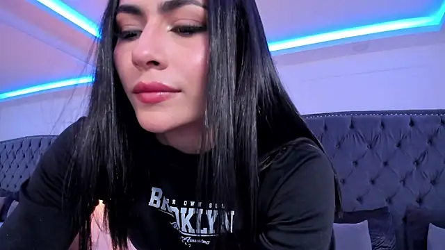 emilie xx  online show from April 15, 8:53 pm